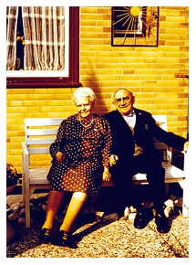 Emma & Ludwig Rduolph vor dem Witte-Verlag 1980